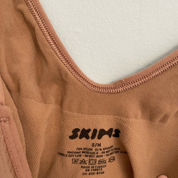 SKIMS Ochre Sculpting Bodysuit!! - Picture 5 of 10